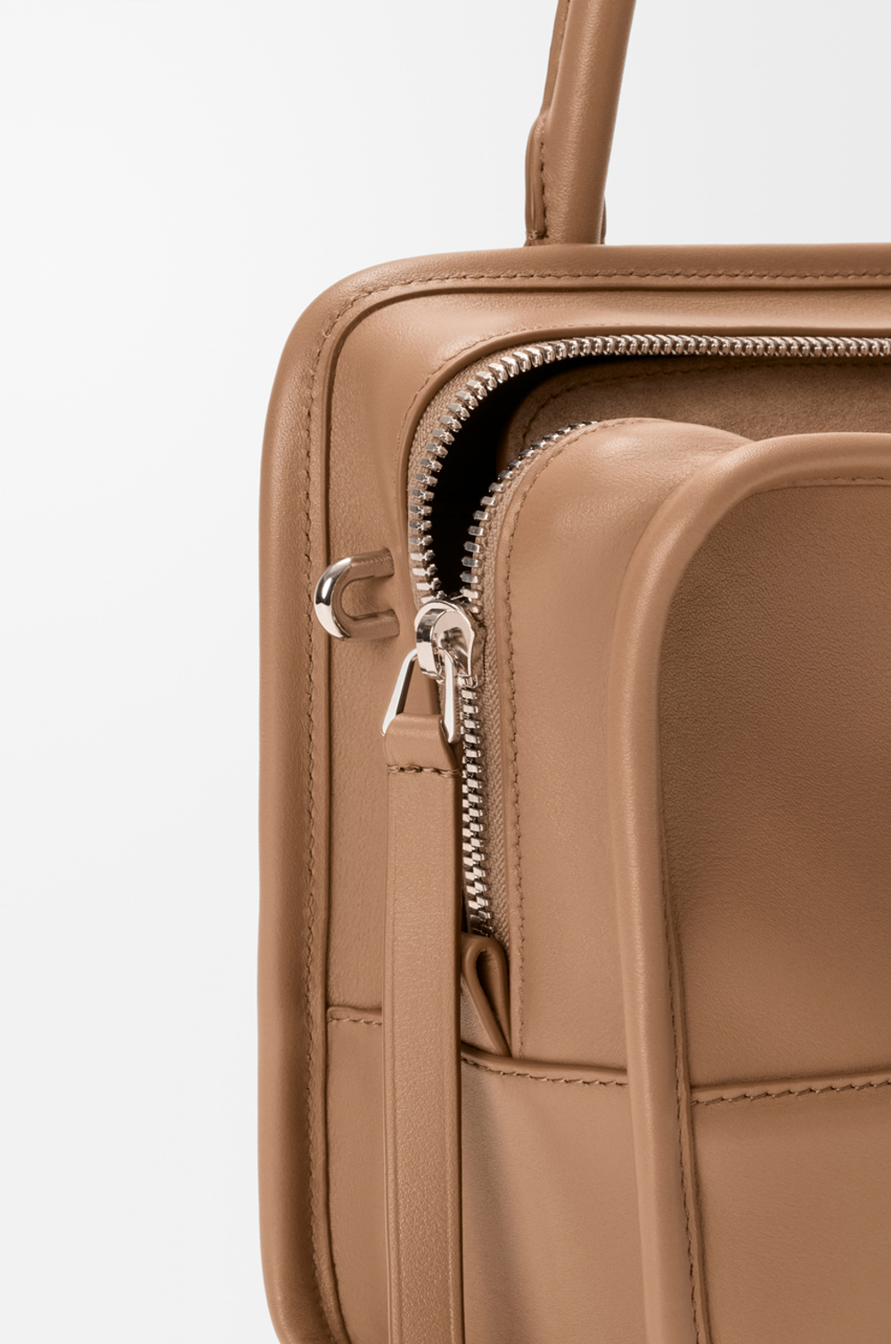 Loewe Маленькая сумка Amazona 180 из мягкой телячьей кожи, мокко