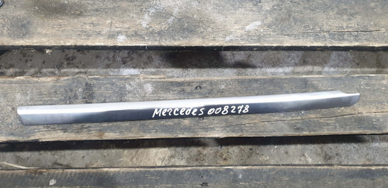 Накладка стекла заднего левого Mercedes GLC (X253) 15-нв Б/У Оригинал A2536700122