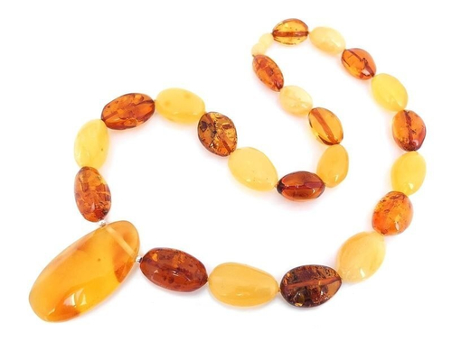 Колье с кулоном из янтаря слива крупная