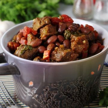 Фасоль томленая в печи с мясом медведя 338г.