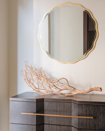 Золотое настенное зеркало “Бонни”