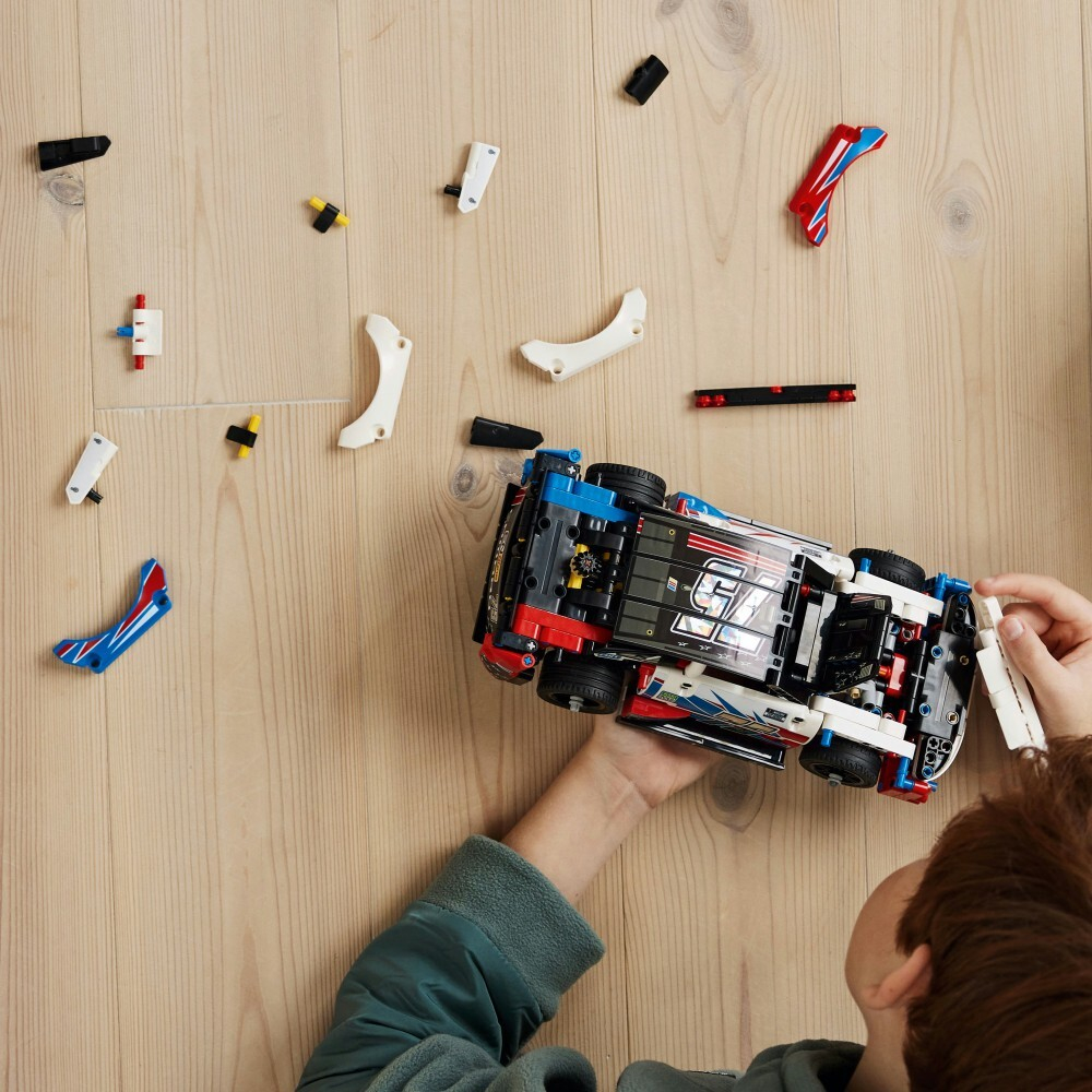 LEGO Technic - Новый Chevrolet Camaro ZL1 из серии NASCAR 42153