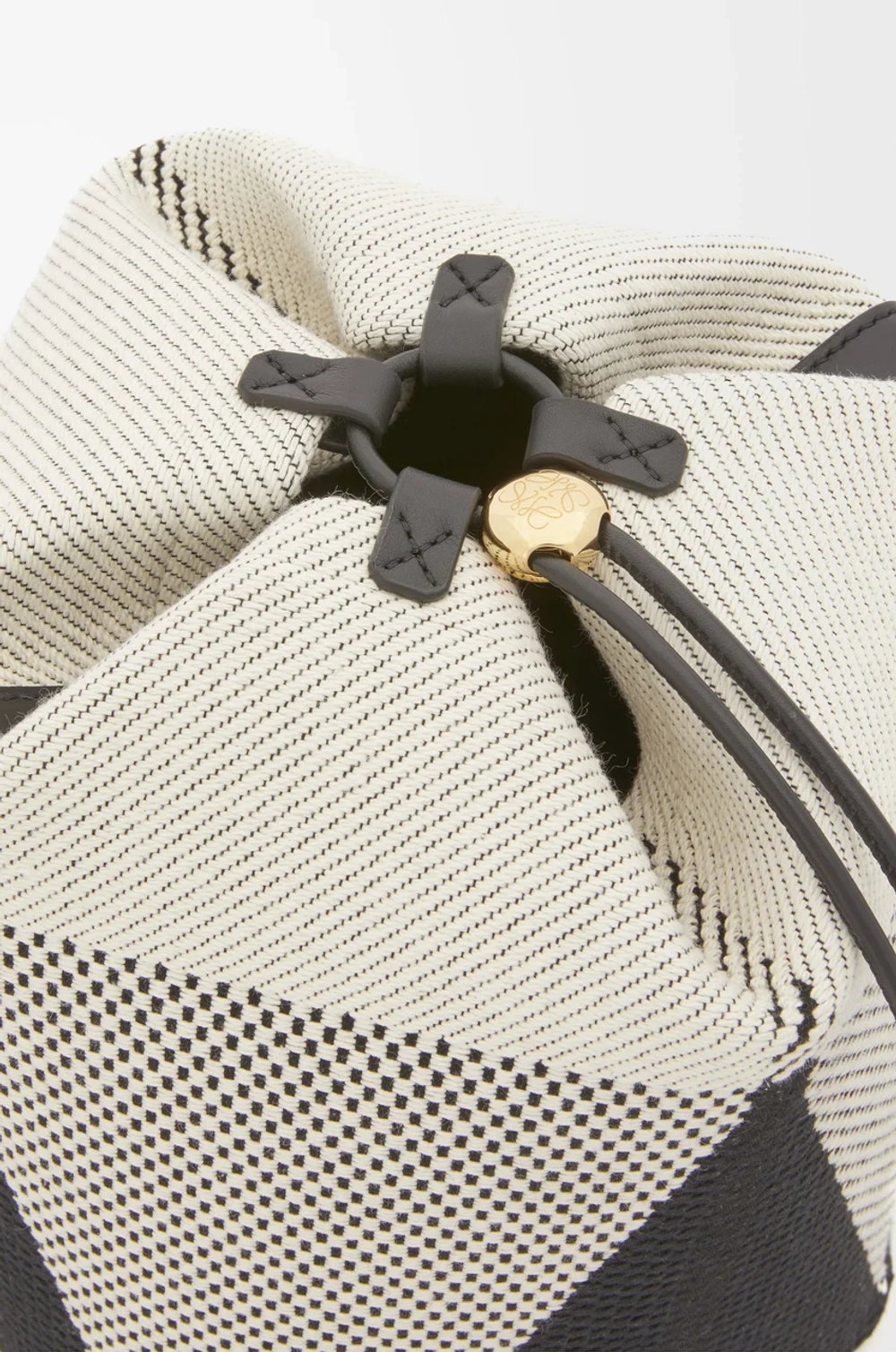 Loewe Сумка-ведро Treasure Bako из жаккардовой парусины и телячьей кожи, натуральный/черный