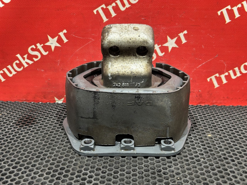 Подушка двигателя задняя