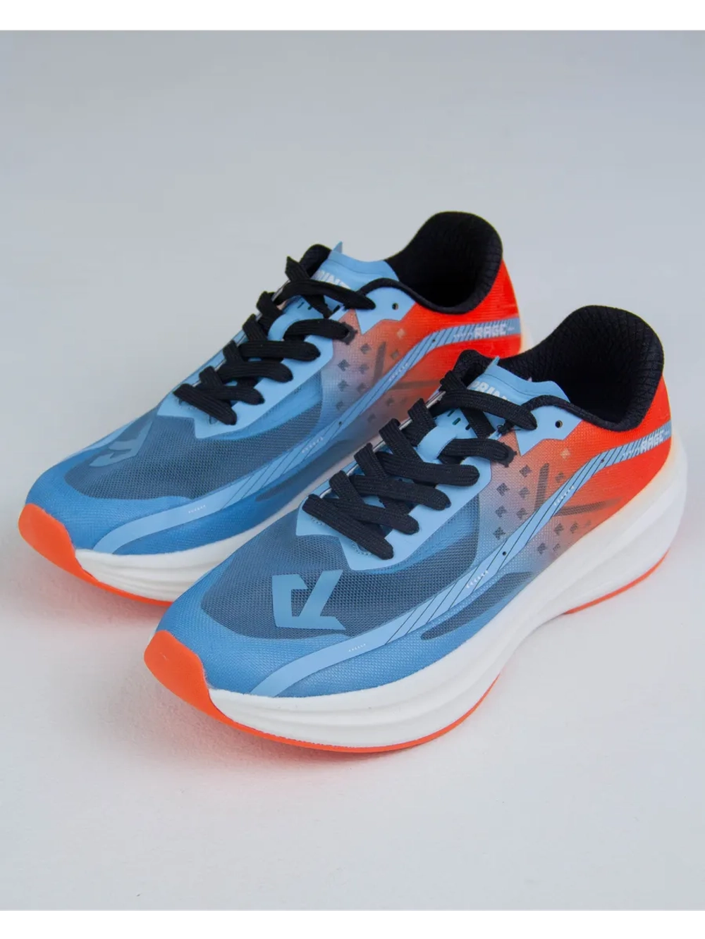 Беговые кроссовки с двойной амортизацией