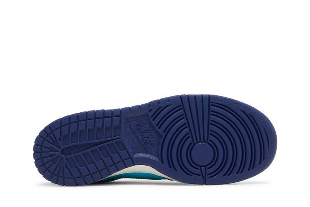 Nike dunks with starts on them deals