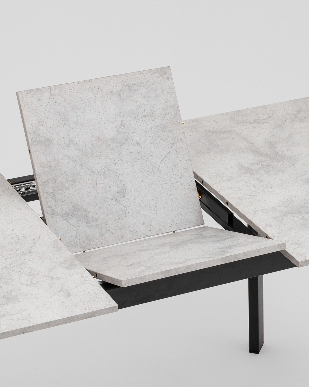 Стол Batu new 120-160/80/76 столешница ЛМДФ ароза светлая подстолье металл черный