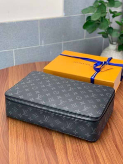 Несессер Louis Vuitton
