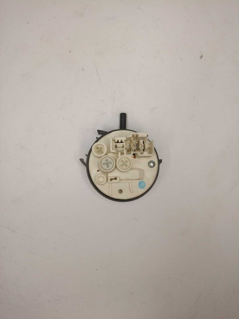 Датчик уровня воды для стиральной машины Whirlpool 461971402451 б/у