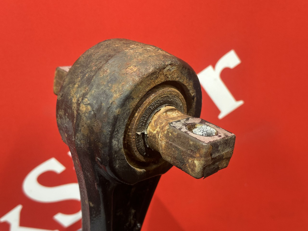 Тяга реактивная задняя