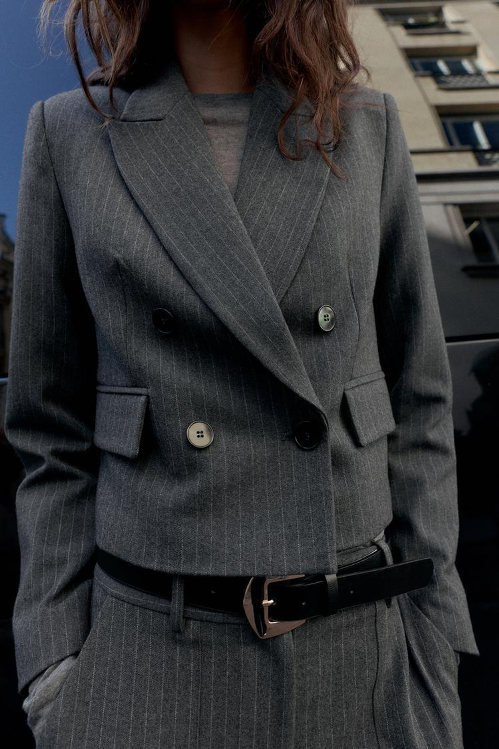 ZARA УКОРОЧЕННЫЙ ДВУБОРТНЫЙ БЛЕЙЗЕР В ТОНКУЮ ПОЛОСКУ, ПОЛОСКИ