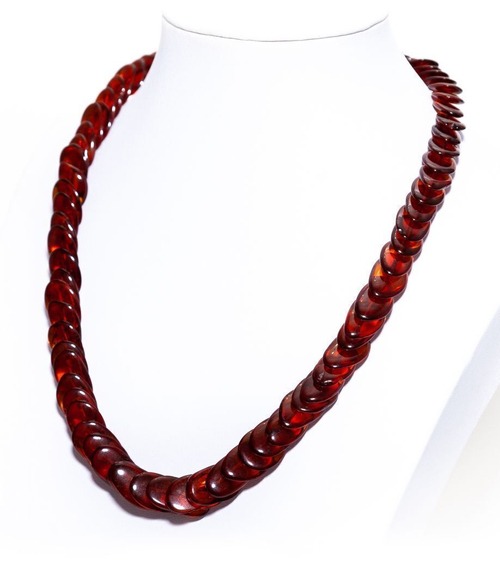 Бусы из натурального цельного янтаря "Чешуйки", длина 50 см, бусины до 15 на 10 мм.