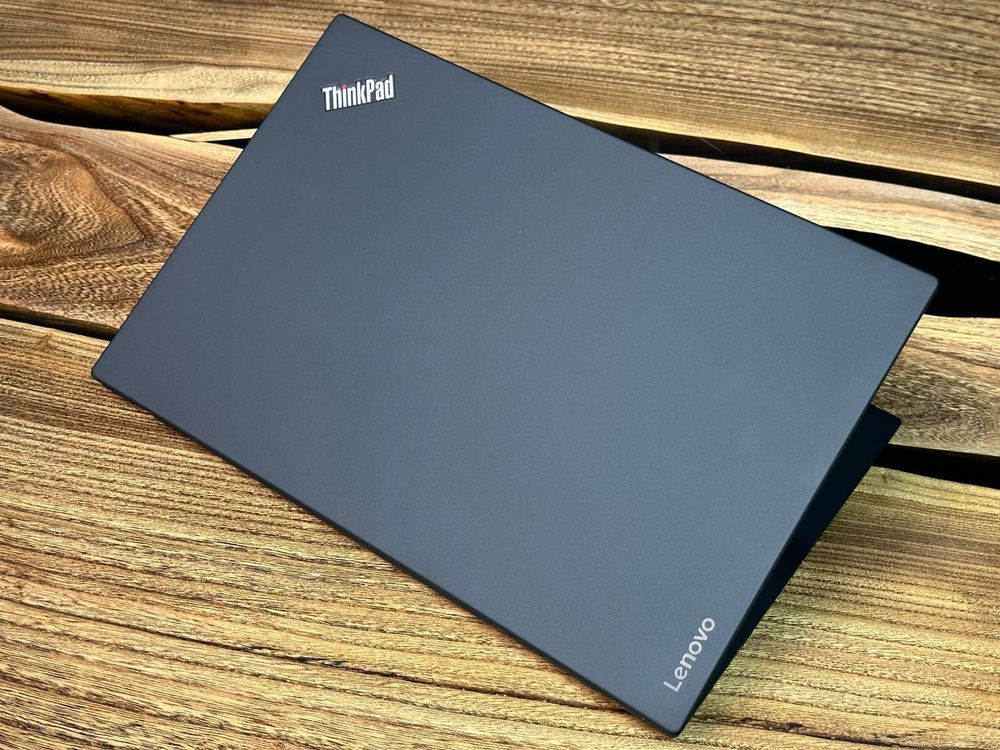 14" Ноутбук Lenovo Thinkpad X1 Carbon G5 (1920x1080, Intel Core i7-6600U, RAM 16ГБ, SSD 256ГБ, Intel HD Graphics 520, Win 10 Pro)