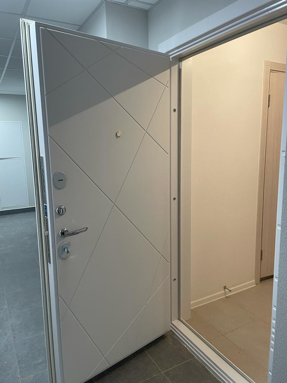 Дверь входная Лабиринт Трендо 24 Белый софт металлическая