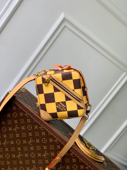 Louis Vuitton Chess Messenger
