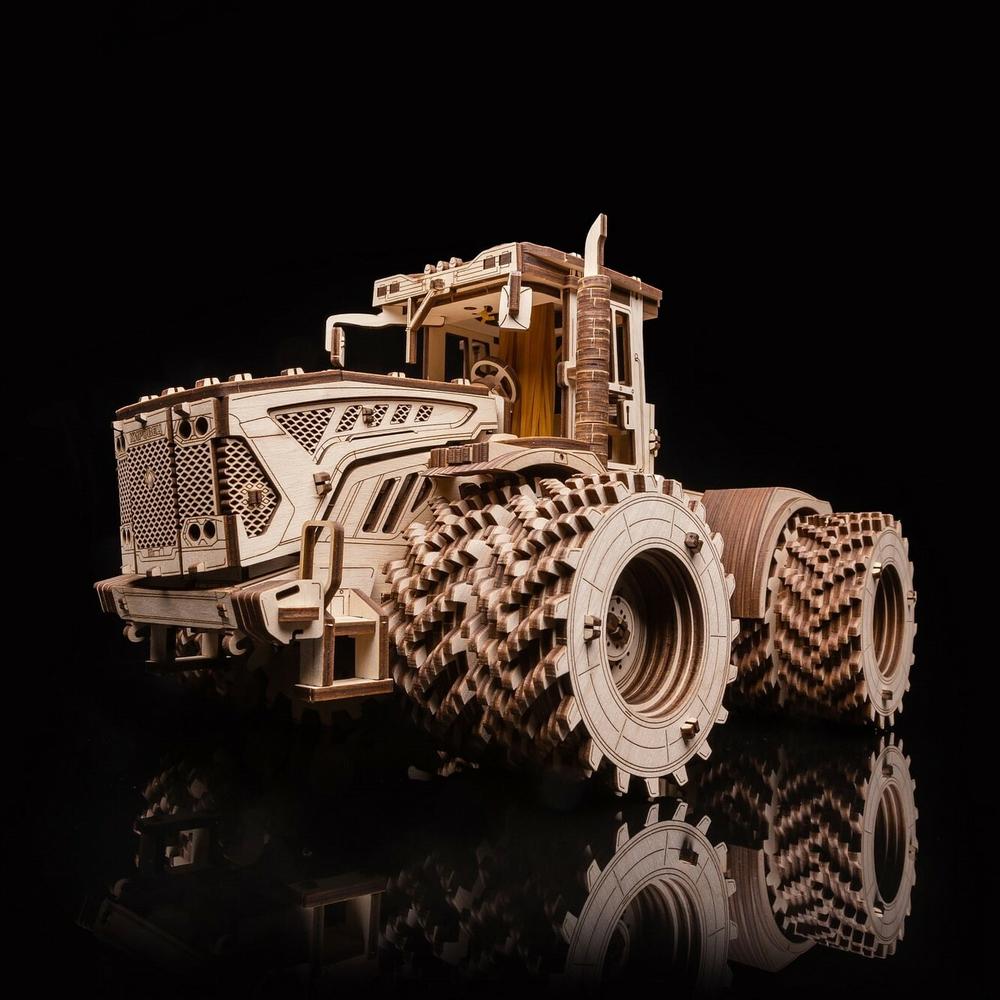 Сборная деревянная модель «Трактор Кировец К-7М» (EWA)