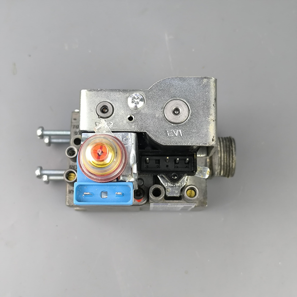 Б/У Газовый клапан для котлов ARISTON, Chaffoteaux арт. 65115771