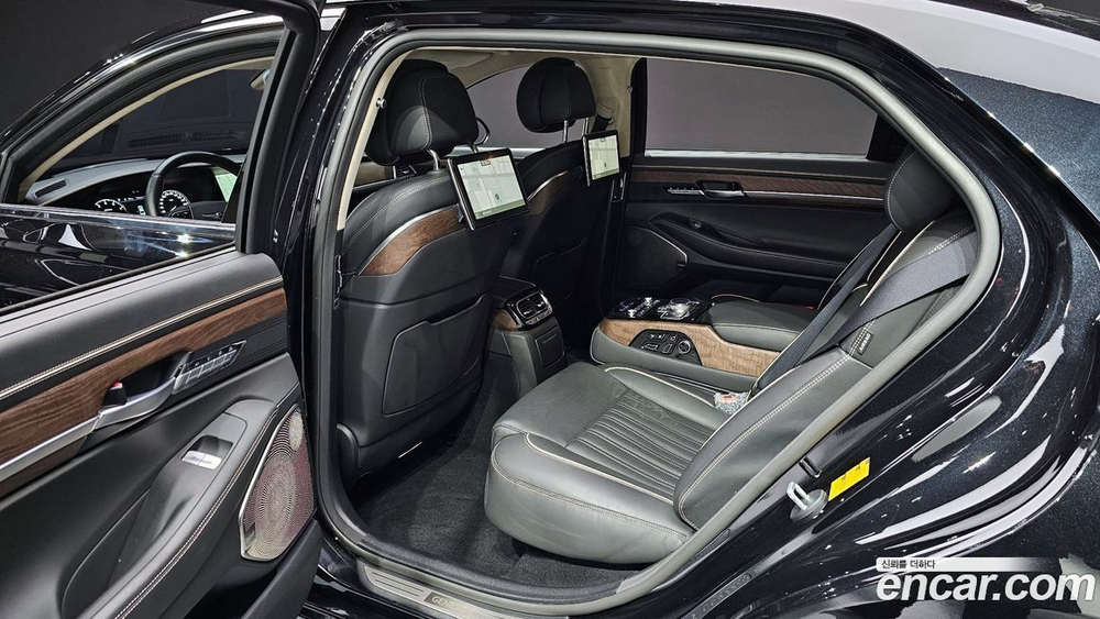 Genesis G90 5.0 AWD (04.2021)