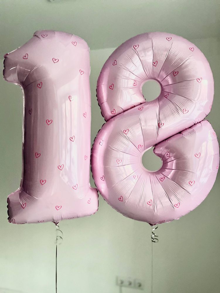 Воздушные шары на 18 летие цифры восемнадцать нежно-розовые декор сердца №4145