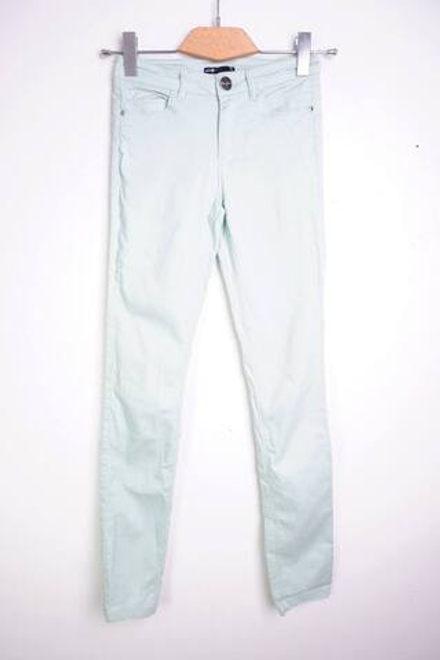 Джинсы Oodji красивого оттенка, маркировка 25, визуально на 40 размер