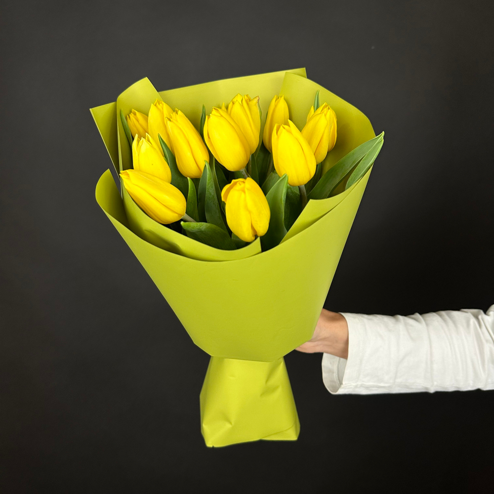 Bouquet of 15 yellow tulips