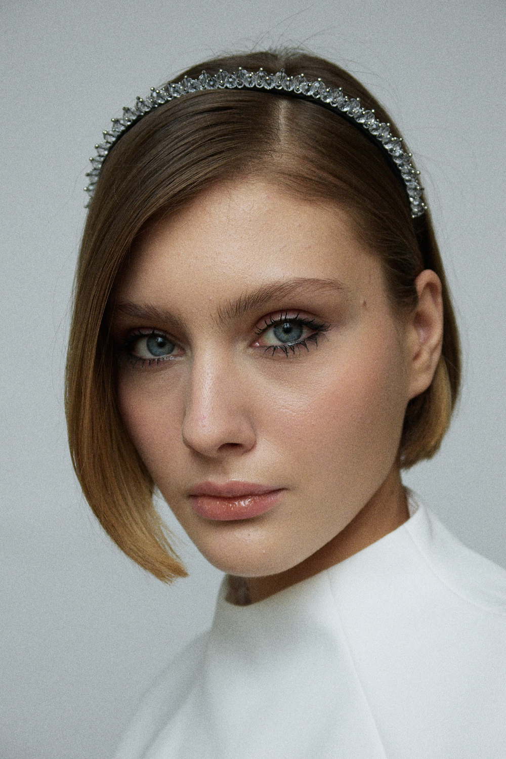 Ободок черный с хрустальным декором