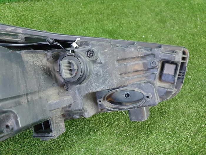 Битая Фара левая Hyundai Solaris 2 (2020-н.в.) галоген