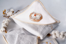 Полотенце детское 120х120 Claire Batiste Atelier Зайчик на цветке для новорожденных с капюшоном