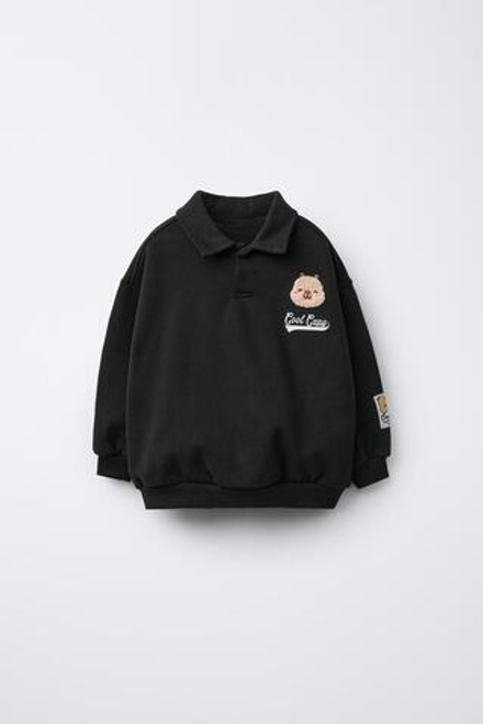 ZARA ПОЛО С ПРИНТОМ И НАШИВКОЙ КАПИБАРА CAPYFUN ©, ЧЕРНЫЙ