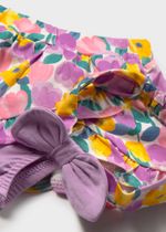 топ с юбкой и повязкой на голову