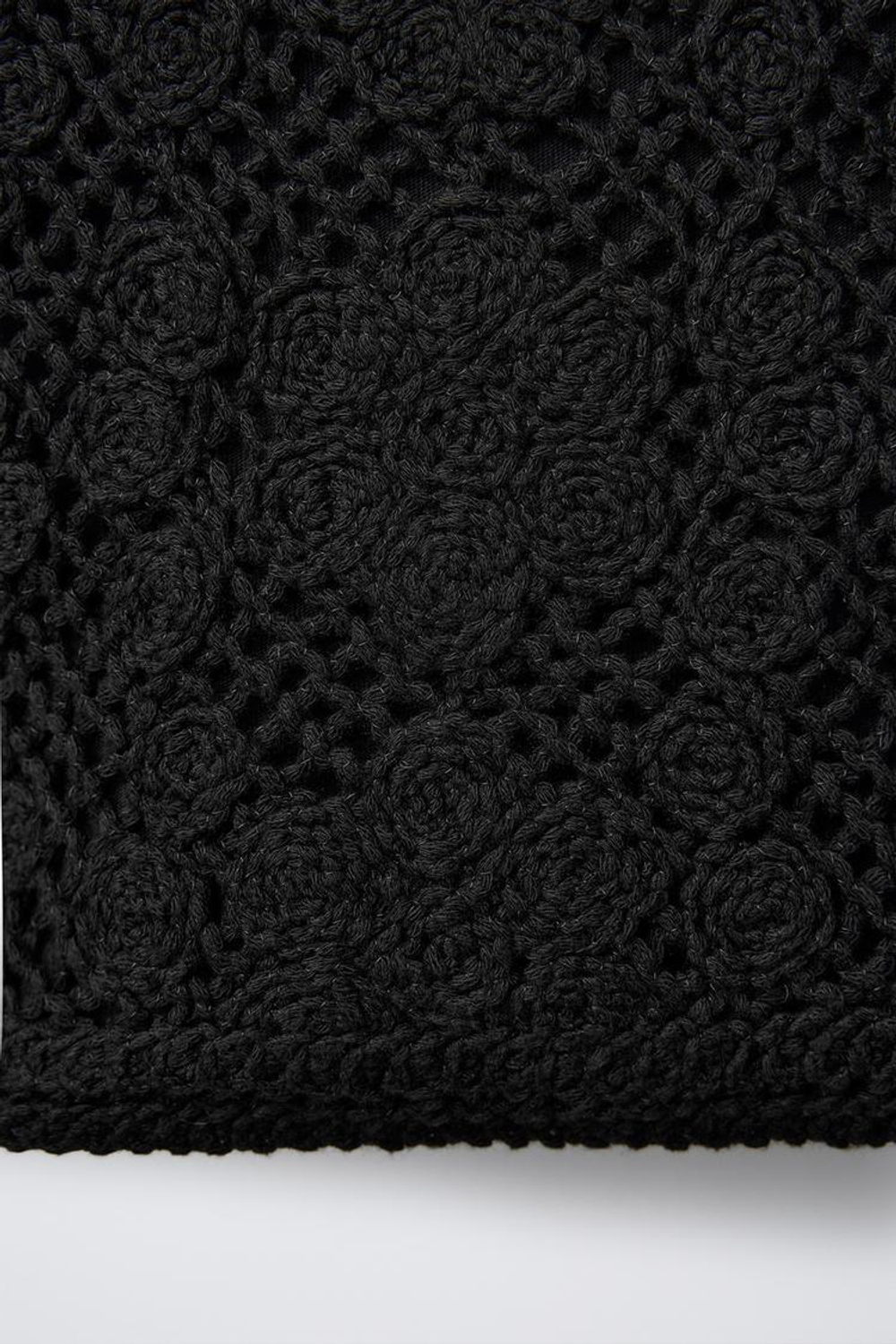 ZARA ТРИКОТАЖНЫЙ ТОП ИЗ КРУЖЕВА КРОШЕ, ЧЕРНЫЙ