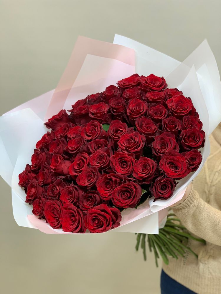 Букет 51 красная роза Эквадор 70см в пленке