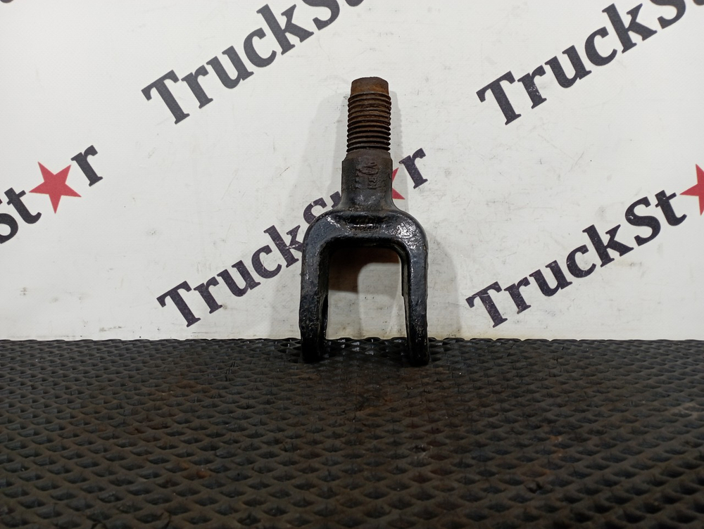 Крюк буксировочный