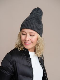 Шапка вязаная-резинка весенняя/осенняя КЭП(Черный меланж)