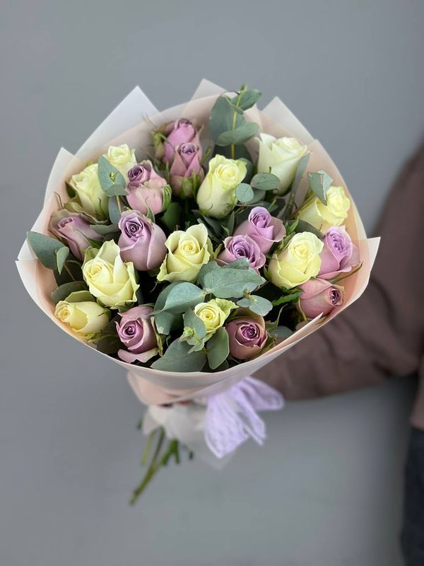 Букет роз Атена и Саманта Бридал  с эвкалиптом 40 см (в упаковку)
