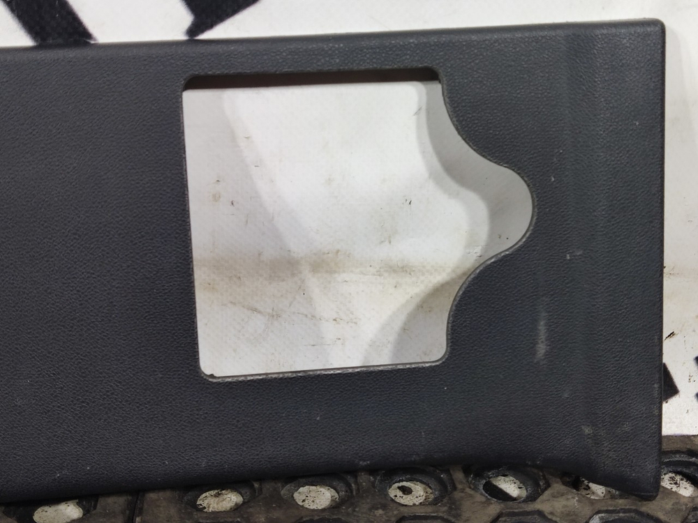 Накладка стойки салона правая 2020г.