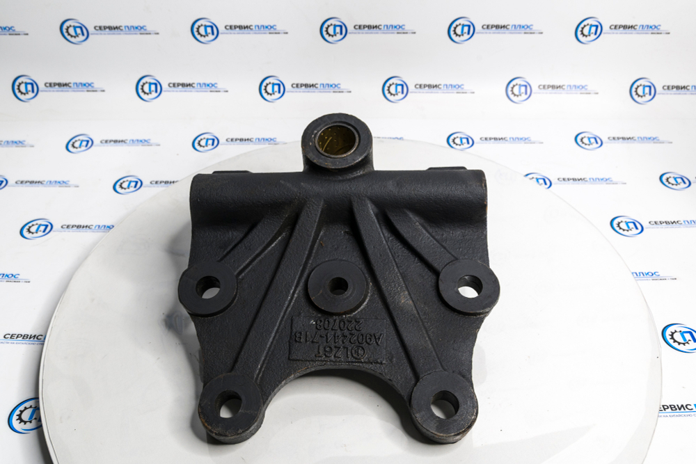 Кронштейн рессоры передней (задний FAW-J6 8*4 под втулку 1-я рессора) 2902444-71В