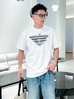 Футболка Prada