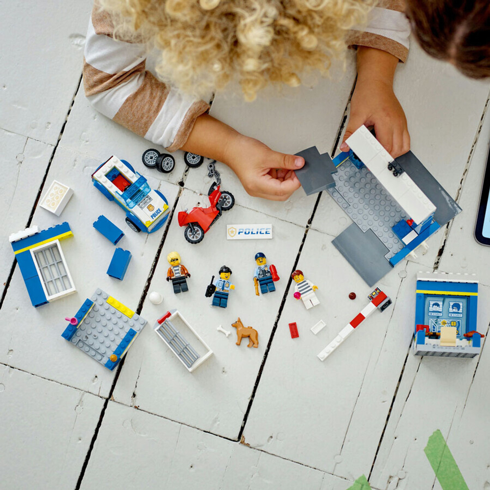 Конструктор LEGO City 60370 Побег из полицейского участка