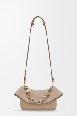 Loewe Средняя сумка Ola из гладкой телячьей кожи, песочный
