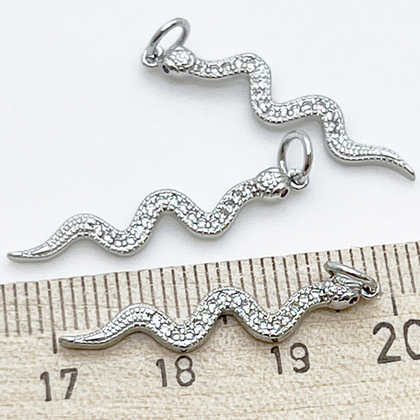 Подвеска Змея, родиевое покрытие, фианиты, размер 28*5 мм, цена за 1 шт