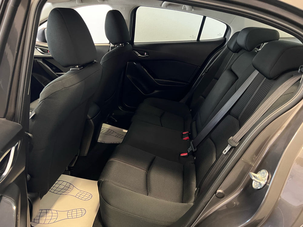 Mazda Mazda3, 2017 год