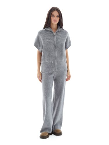 Серый трикотажный костюм с жилетом