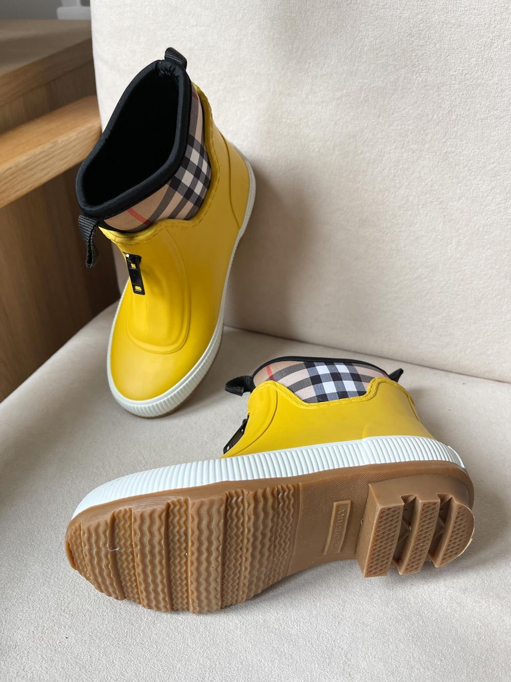 Новые сапоги Burberry, 29