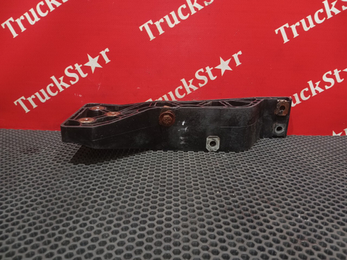 Кронштейн бампера левый 2018г.