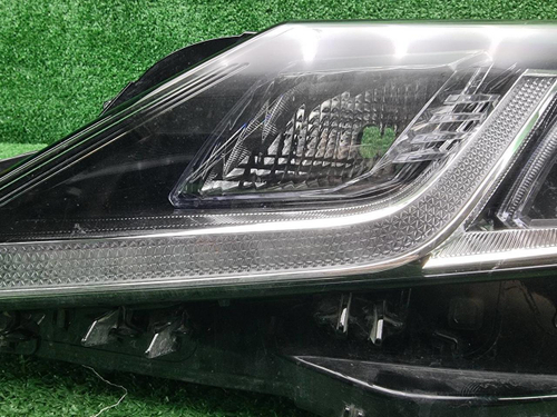 Битая Фара левая Toyota Camry xv70 (2017-н.в.) LED