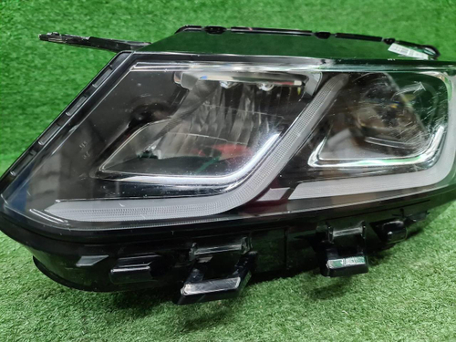 Фара левая Geely Coolray (2019-2023) LED