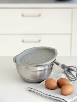 Миска для смешивания продуктов с крышкой DeNASTIA силиконовое дно D22, 1,9л нерж.ст+силикон+ПП, серы