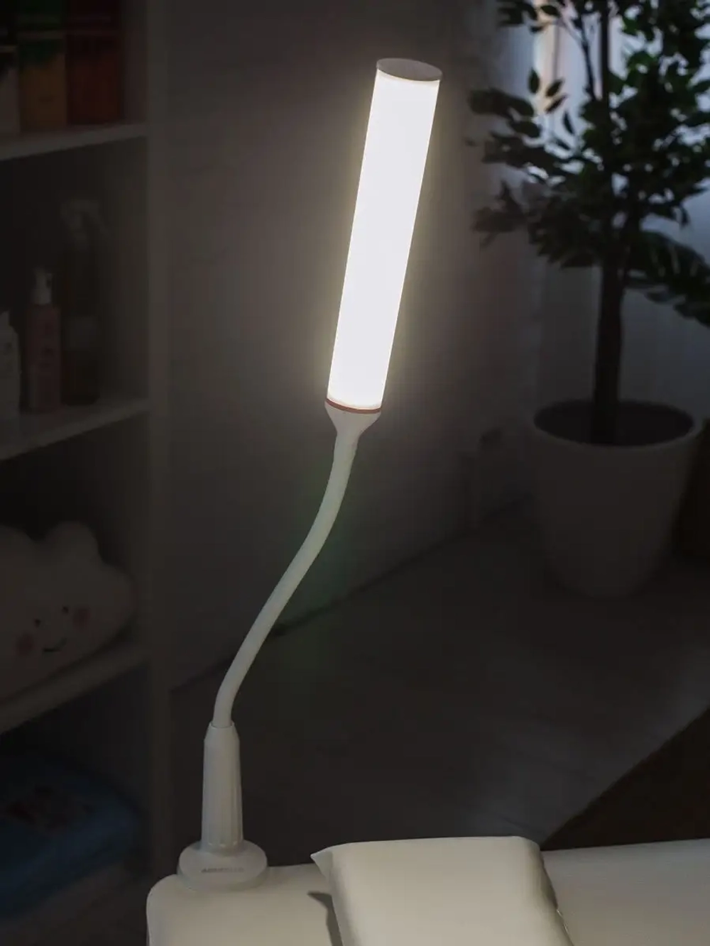 Лампа для наращивания ресниц бестеневая на кушетку