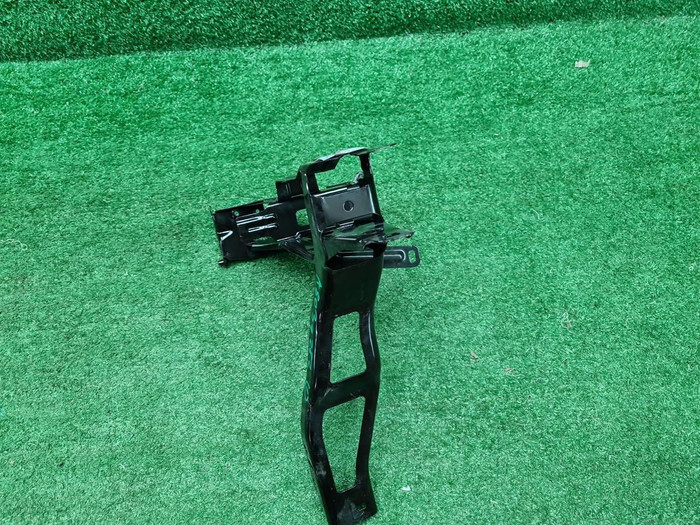 Кронштейн фары левый BMW X3 G01 (2017-2024)